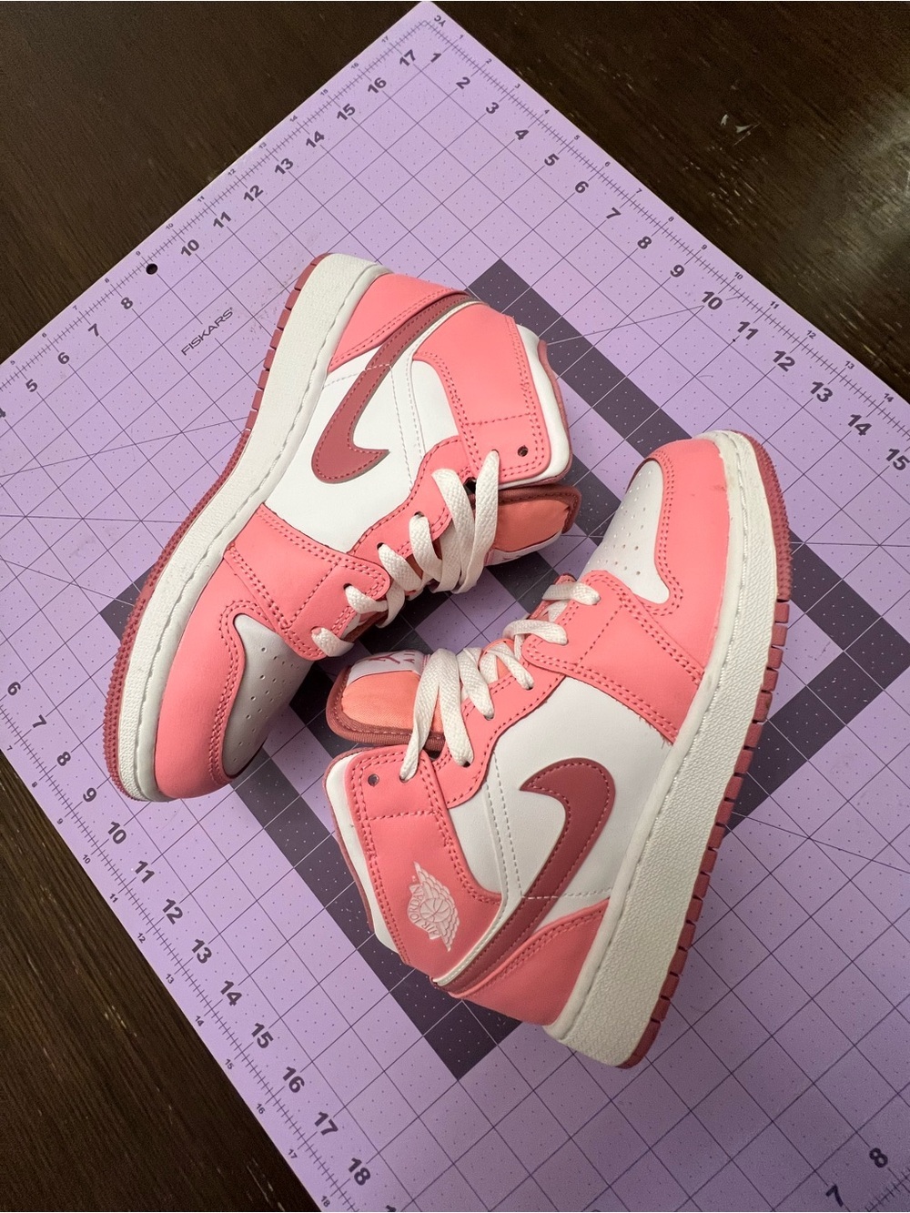 Nike 5Y Air Jordan 1 Mid GS Valentine’s Day 2023 Pink White Shoes DQ8423-616 - Picture 2 of 9